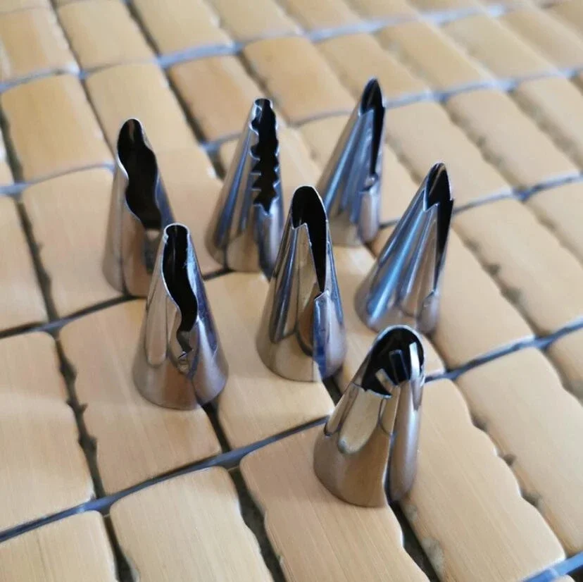 Description Picture 5 of item8pcs/set Wedding Russian Nozzles Pastry Puff Skirt Icing Piping Nozzles Pastry Decorating Tips Cake Cupcake Decorator Tool
