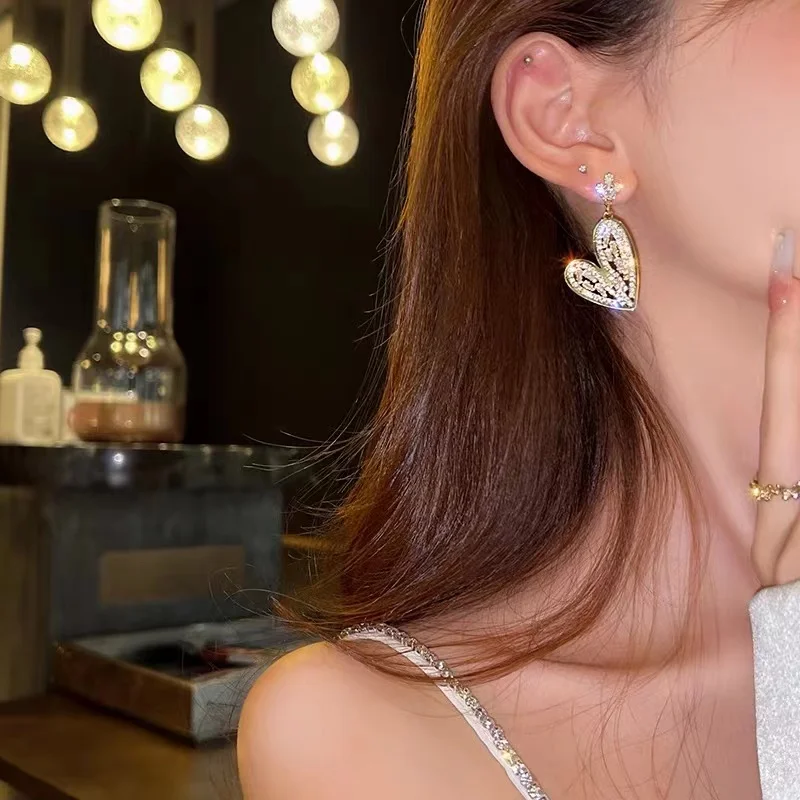 2023 New Fashion Trend Unique Design Elegant Exquisite Light Luxury Love Earrings For Women Jewelry Wedding Party Premium Gift