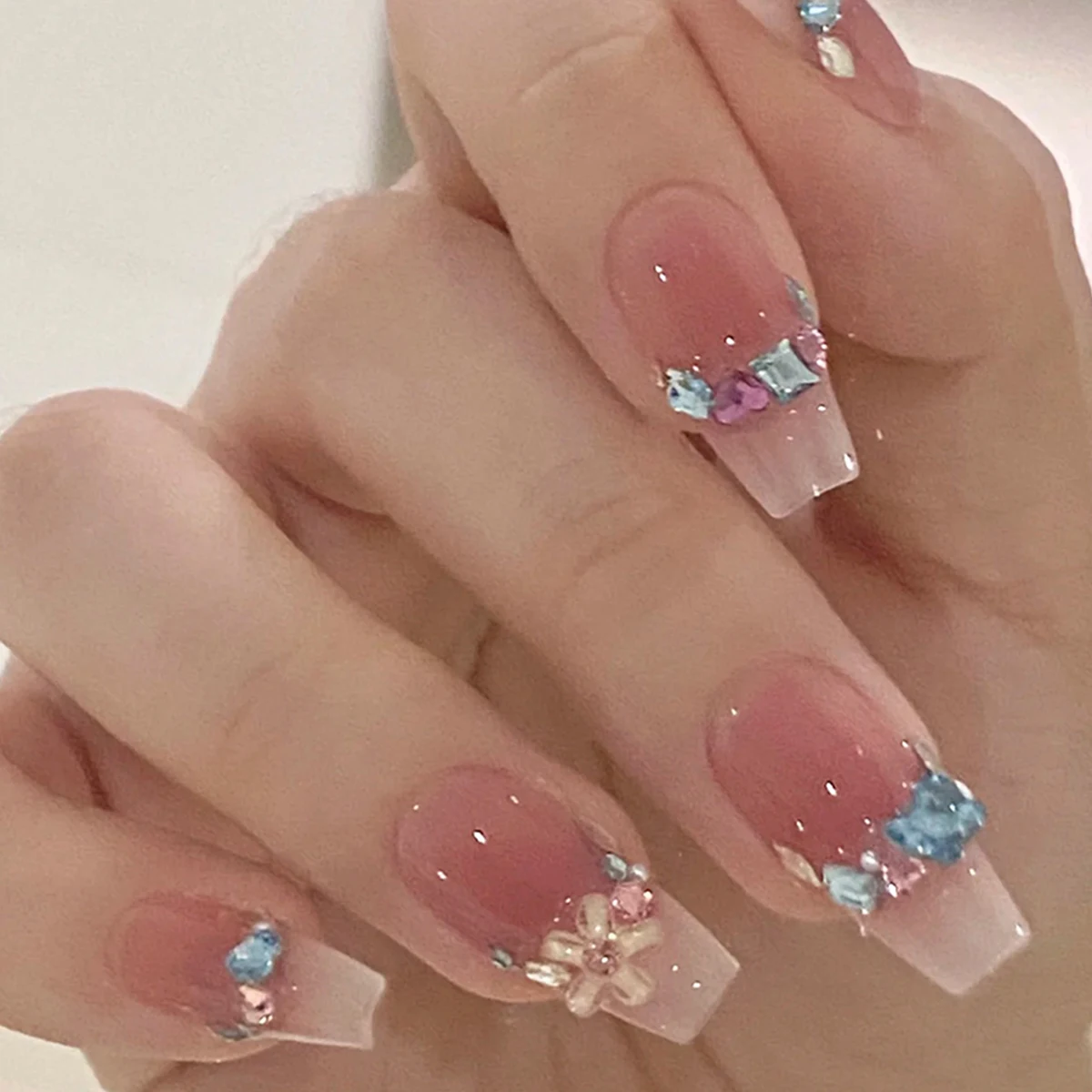 Description Picture 3 of itemNew Women Girls 24Pc/Set Medium Ballet French White Camellia Stone Decoration Full Coverage Wearable Fake Nail Press on Nail Art
