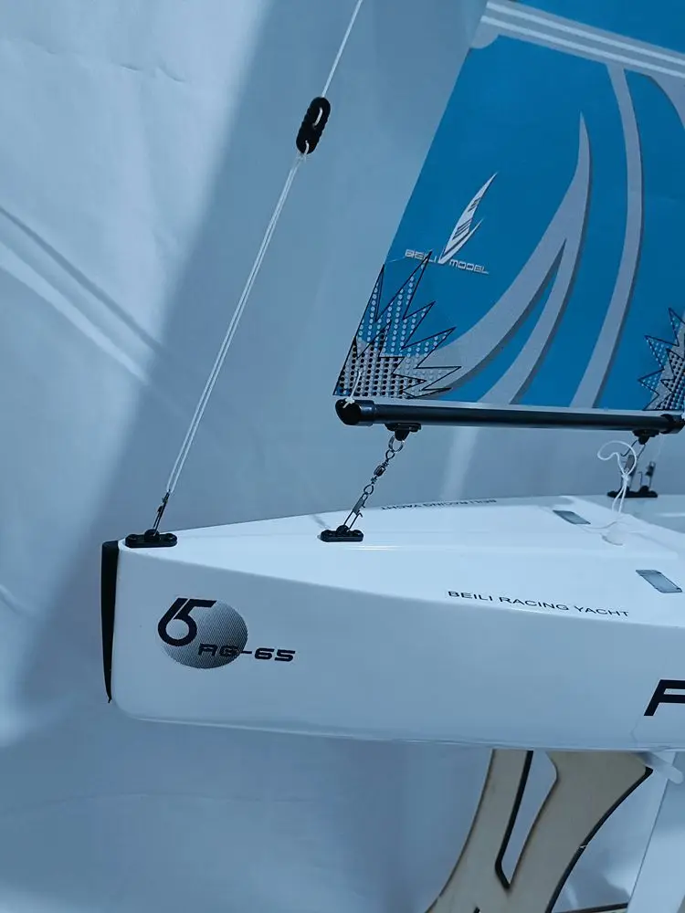 Remote-Controlled Sailboat Haishen 650 4-Channel Sailboat Model 2.4g Fiberglass Boat Rc Racing Sailboat Kid's Outdoor Toy Gift 4