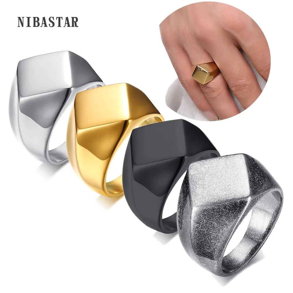 Der neue einfache geometrische Herrenring aus Edelstahl kann mit einem rautenförmigen Mann mit einem dominantem Ring, Verlobungsschmuck, Partygeschenk kombiniert werden