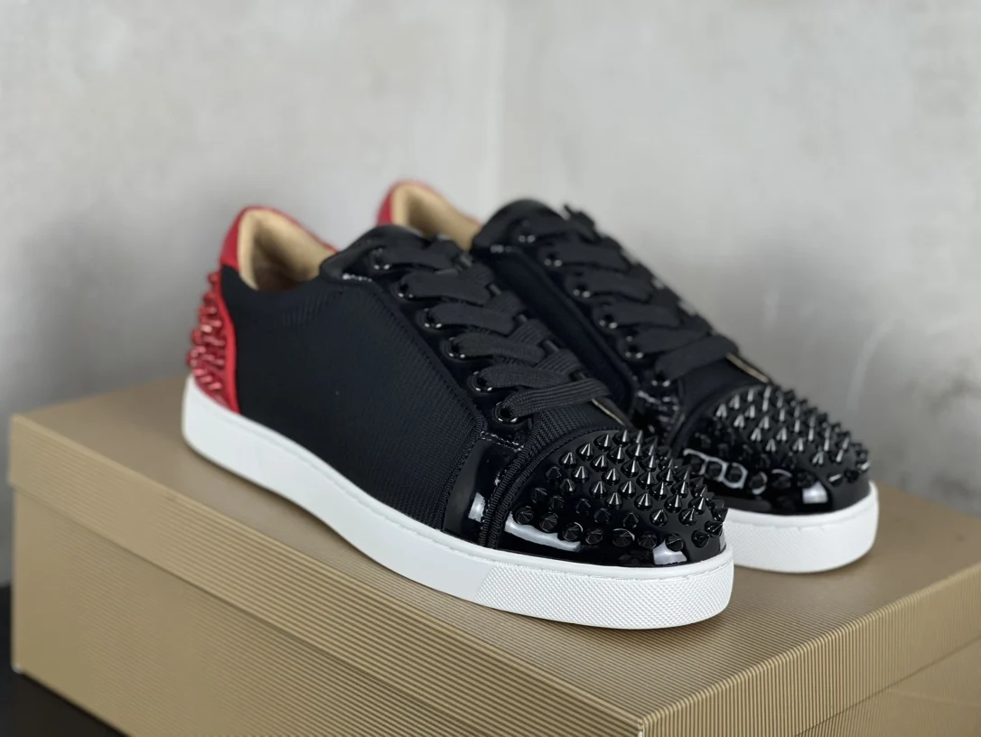 Men's leather Low Top Sneakers Women's Rivet Red Bottom Shoes