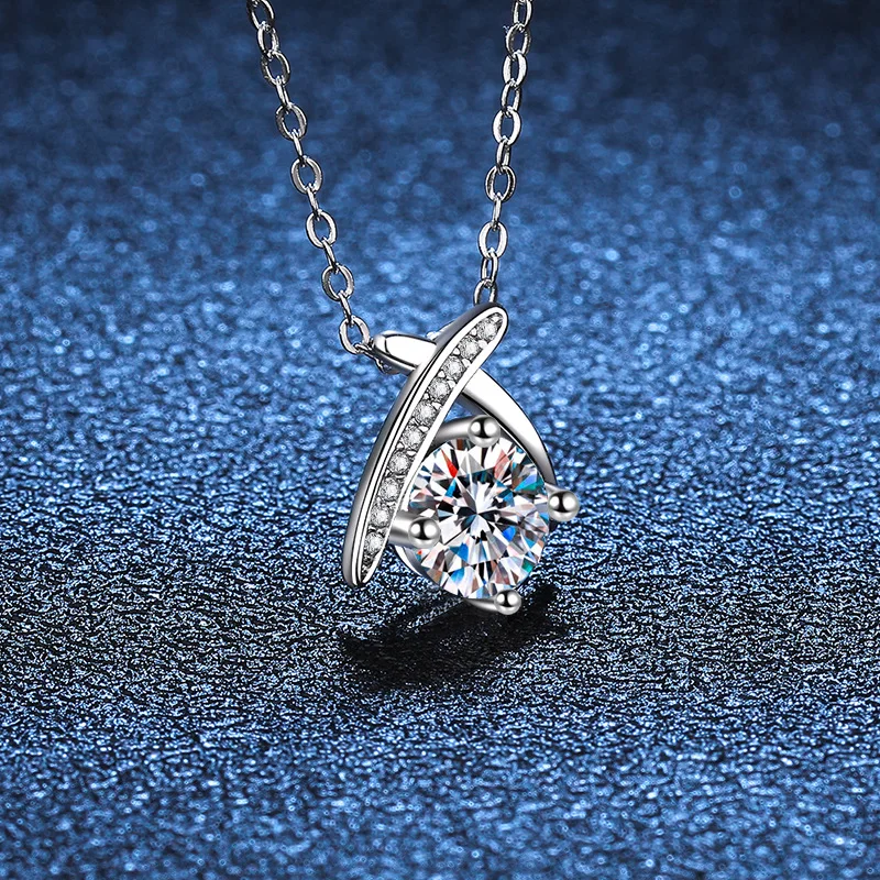 Collier porté - Style élégant pour occasions spéciales