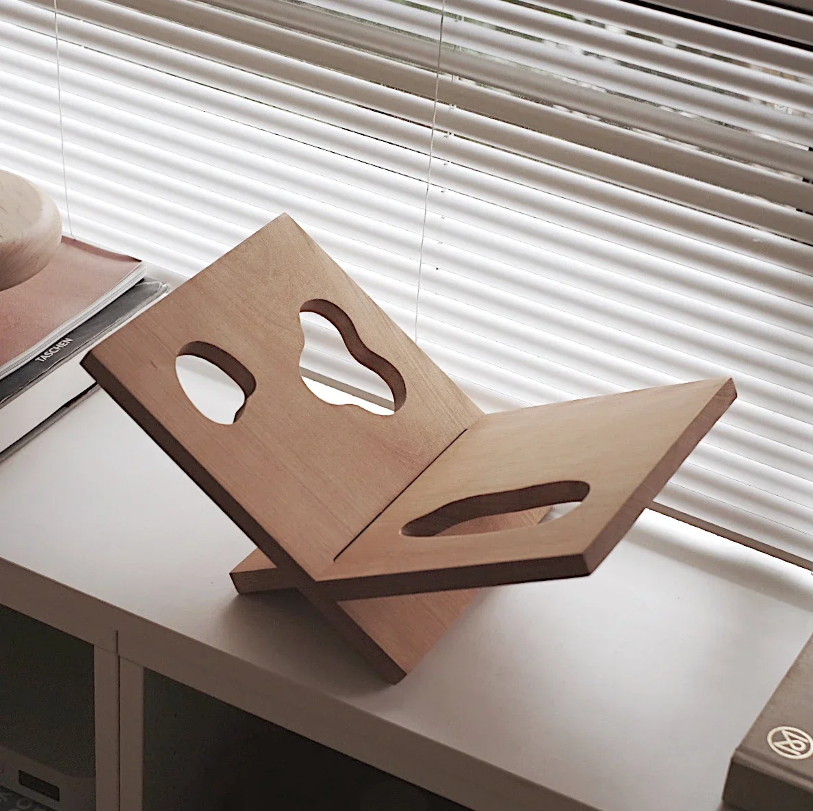 Original Design Magazine Rack, Minimalist Solid Wood Bookshelf, Ins Nordic Medieval Geometric Decoration, Artistic Home Ornament