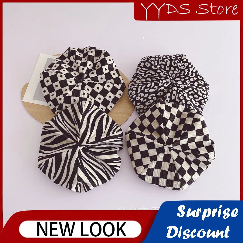 

Children's Black and White Big Beret Hat Checkerboard Flower Hat Foreign Style Male and Female Baby Cloud Hat Painter Hat