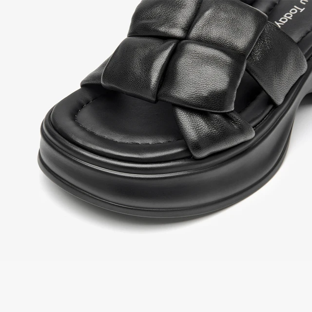 صندل نسائي من الجلد الطبيعي