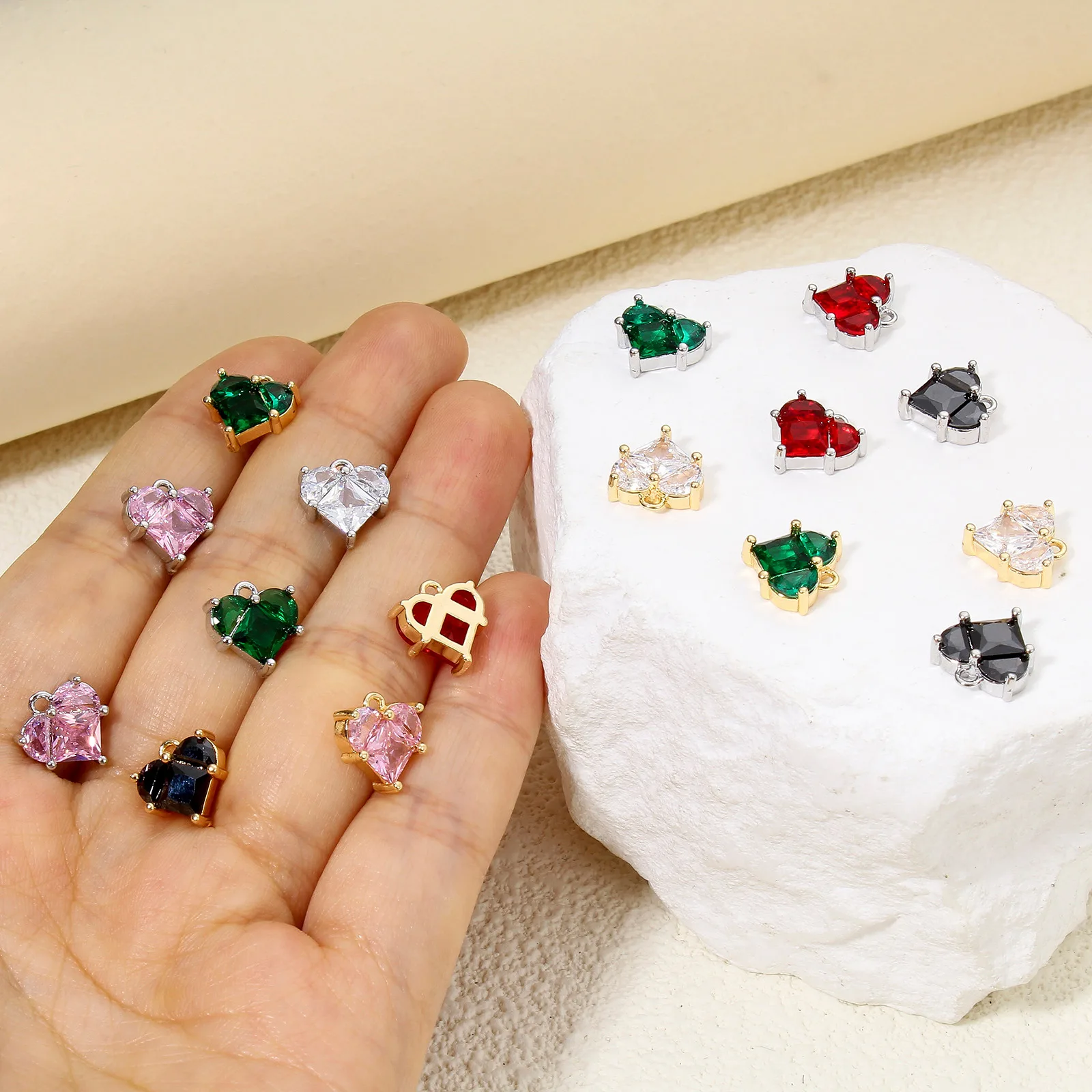 1 Stück Valentinstag-Charms aus Messing und Glas, goldfarben, Herz-Anhänger für die Herstellung von Halsketten, Ohrringen, Schmuck, 11 mm x 10 mm – Detail 5