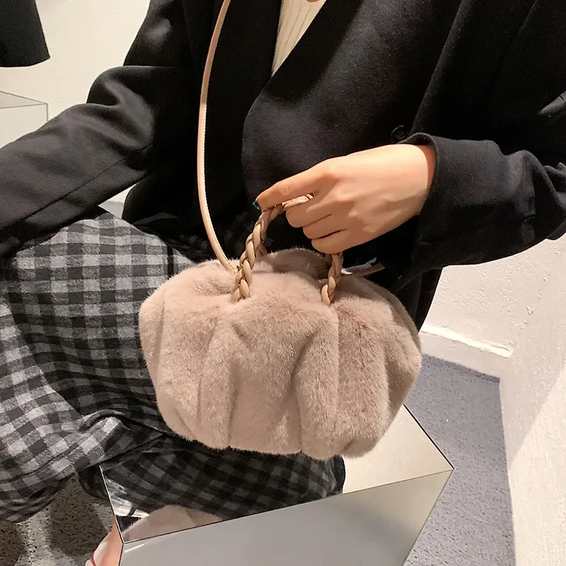 

Winter Handbag Women's Brand Faux Fur Warm Hand Clutch Female Plush Crossbody Shoulder Bags Trendy Luxury Hand Bag