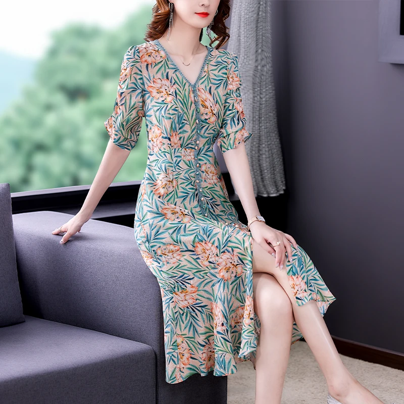 

ZUO MAN RU 2023 Summer New High-end Silk Short Sleeve Dress Women's French Flower Print V-neck Silk Satin Waist Slim Skirt