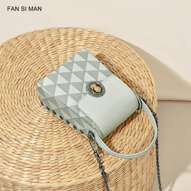 2024 New Fashionable Mobile Phone Chain Bar Small Temperament Handbag Simple Single Shoulder Crossbody_voghion.com