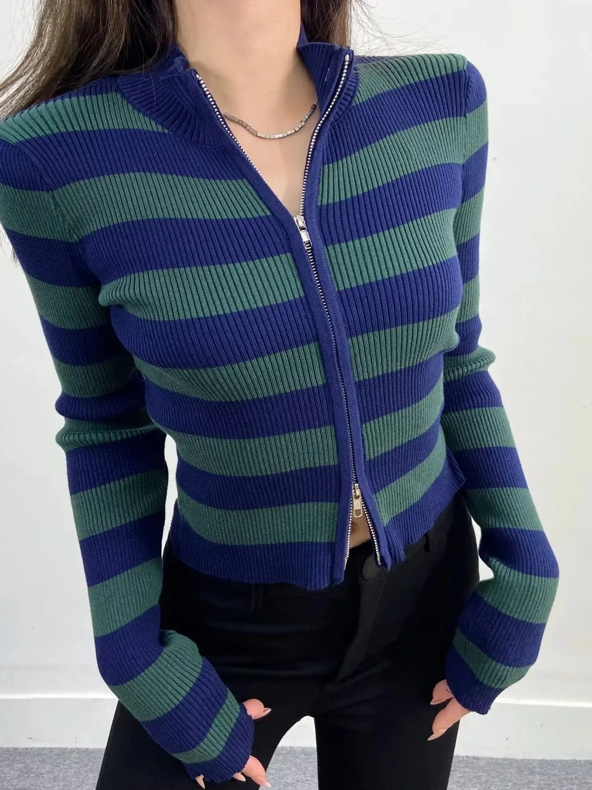 

TVVOVVIN 2023 Autumn Women New BM Style Stripe Zipper Knit Top Ins Blogger Street Shot Slim Fit Elastic Knit Top I9O3