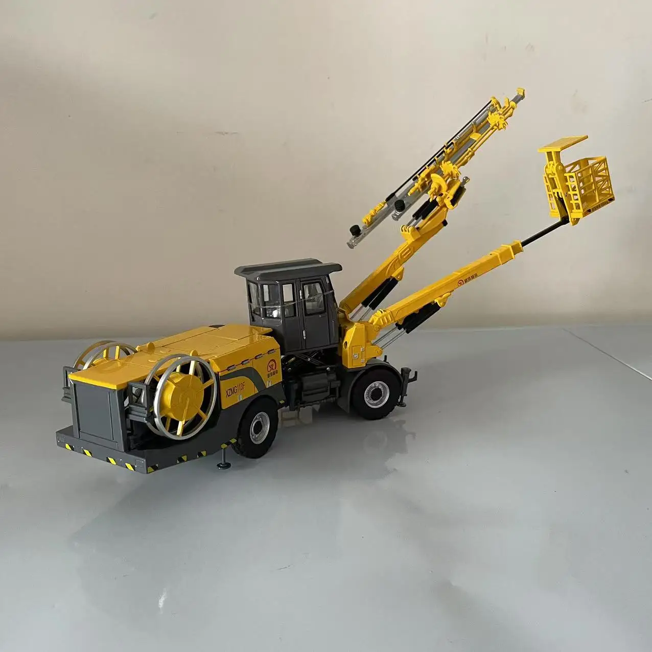 Alloy Simulation Engineering Truck Model For 1/50 Scale Anchor