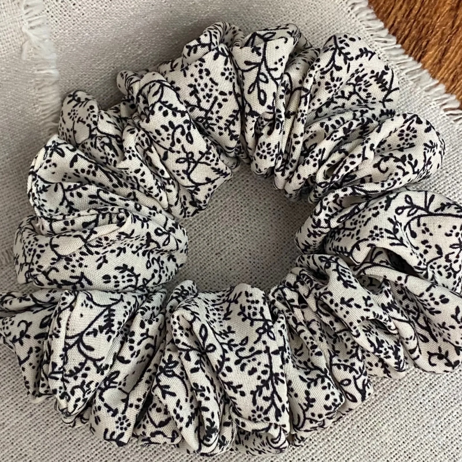 1PC Scrunchies Women's Floral Print Hair Accessories Elastic Hair Ties For Daily, Party, Gift, Trendy Vintage Styles