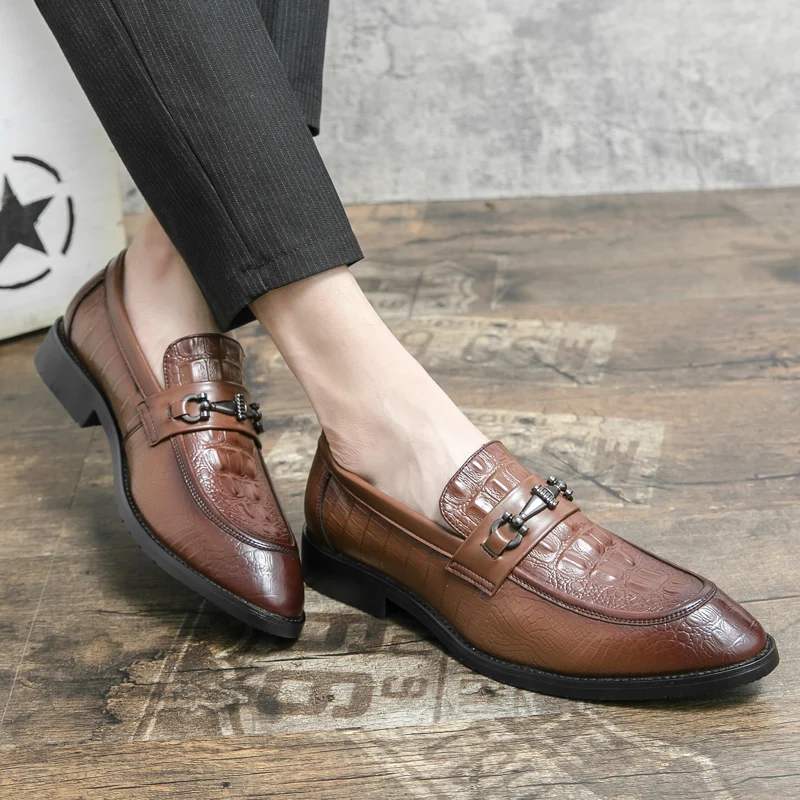 

British Style Fashion Dress Shoes Men Flat Shoes Retro Pointed Toe Lace-up Oxford Shoes Mens Shoes Brogue Carved Nightclub Shoes