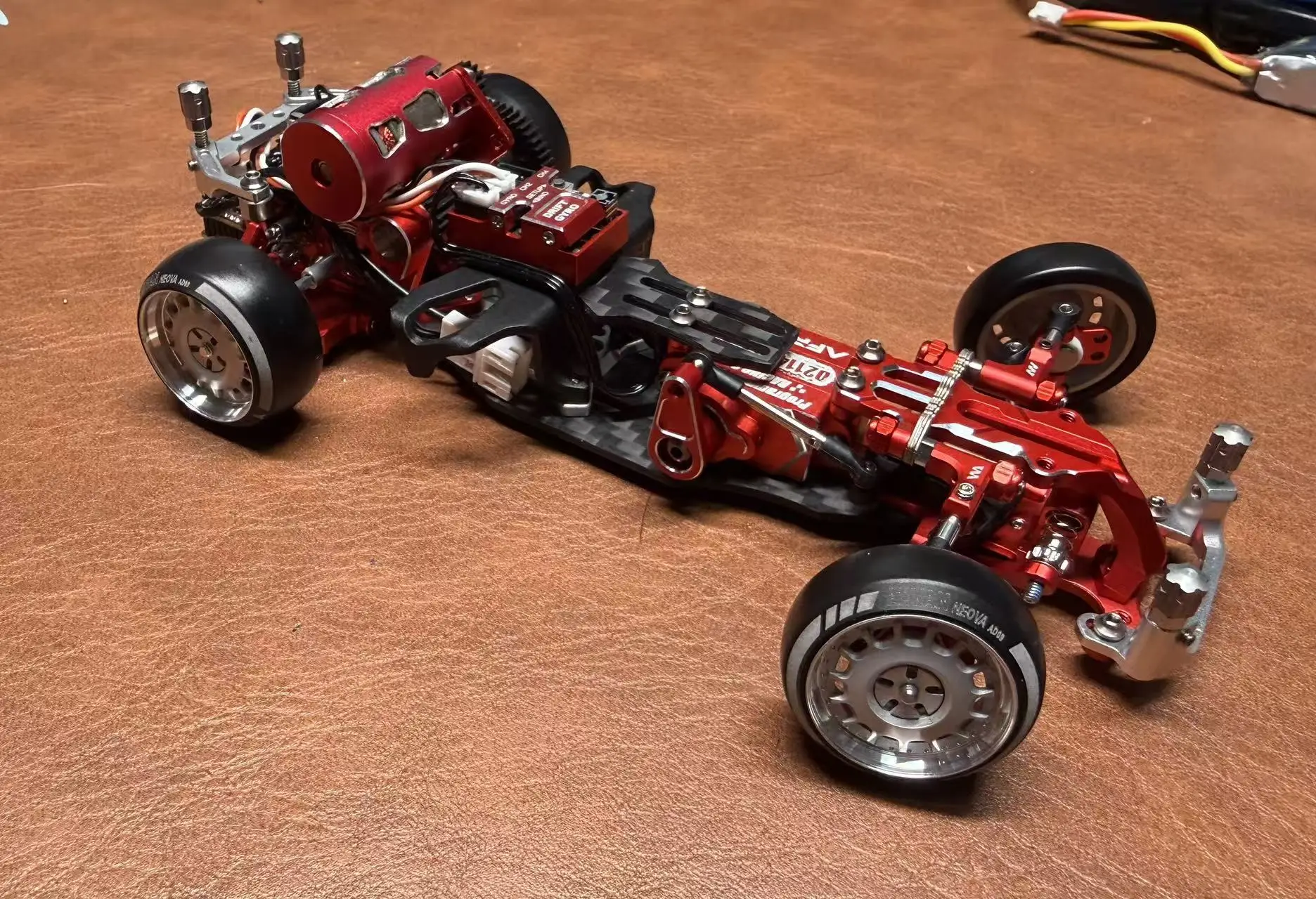 Voiture RC 4x4 Tout Terrain - Kit Pièces Détachées Couleurs