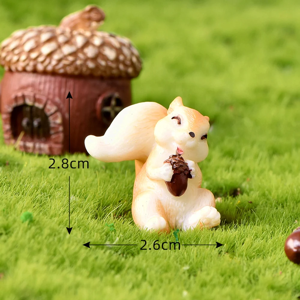 1pcs Mini Squirrel Figurine Pine Cones Kawaii Accessories House Decoration Desk Garden Home Decor