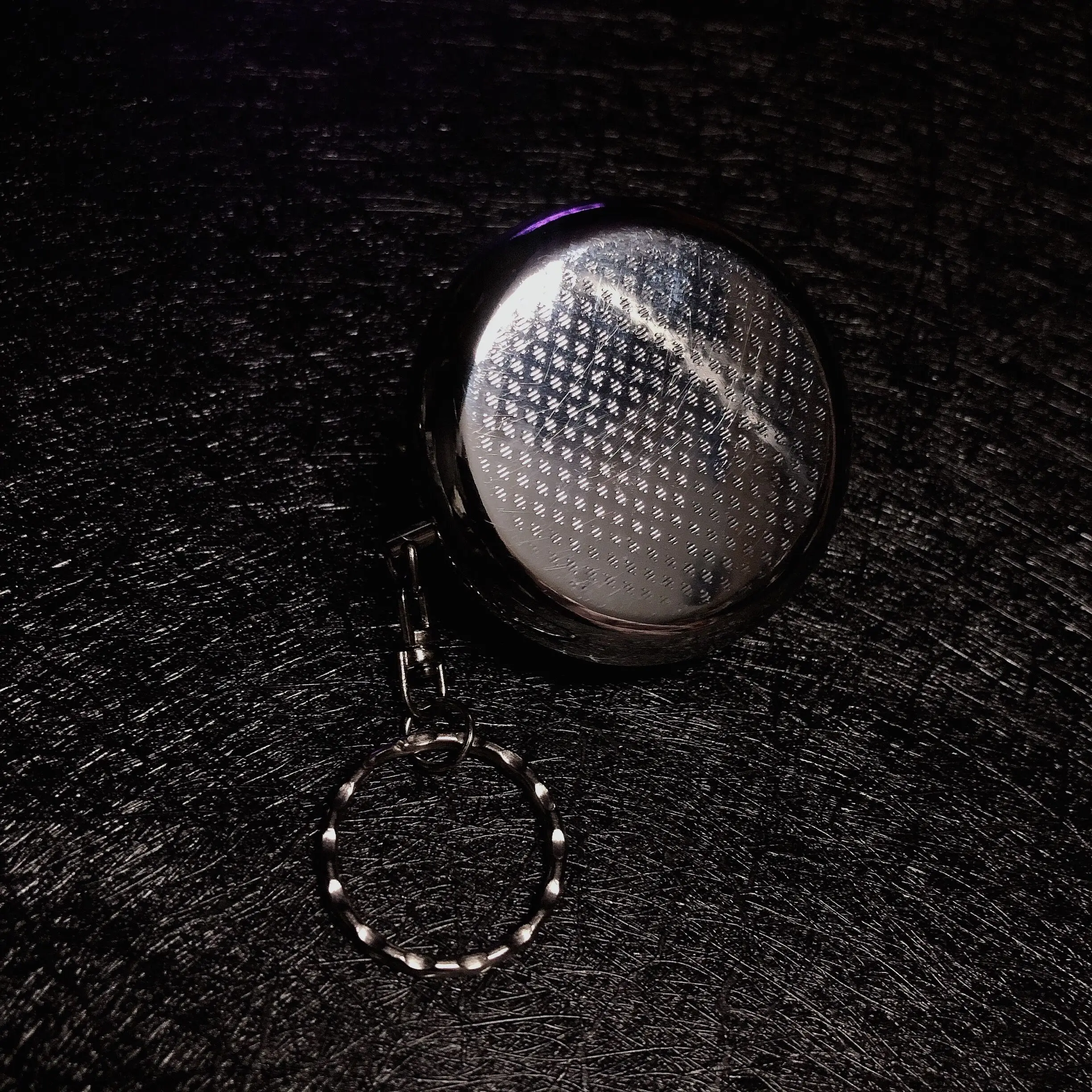 Tragbarer Mini-Bienenaschenbecher aus Edelstahl für das Auto, Metall-Wolf-Taschenaschenbecher mit geruchsdichter Beutel und Schlüsselanhänger-Funktion – Detail 9