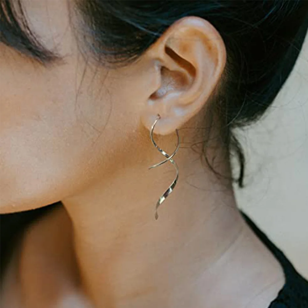 Exquisite Hollow Dangle Earrings - Image 5