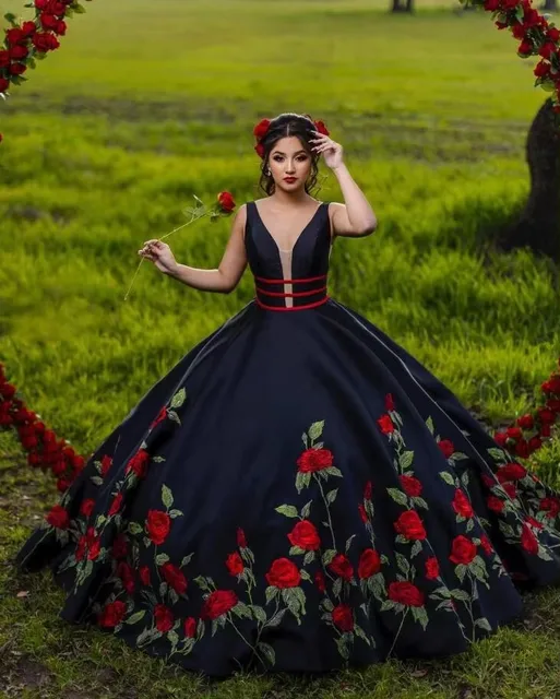 Xv Años Vestido Negro Con Rosas Bordadas Vestidos De 15 AÃ±os