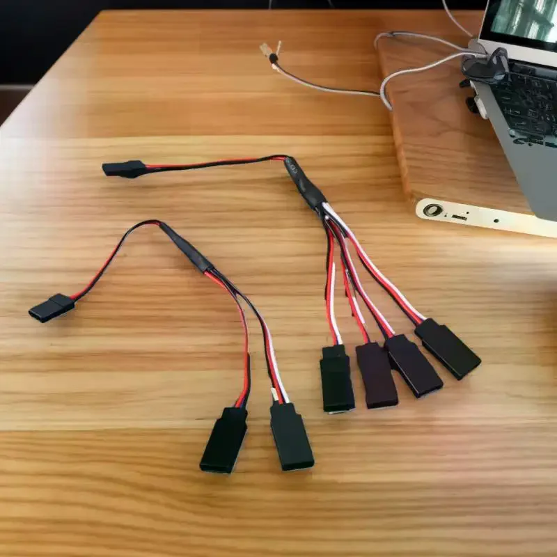 Câble de dérivation RC 1 vers 2/3/4 150-300mm pour drone FPV, déplié montrant les quatre branches.