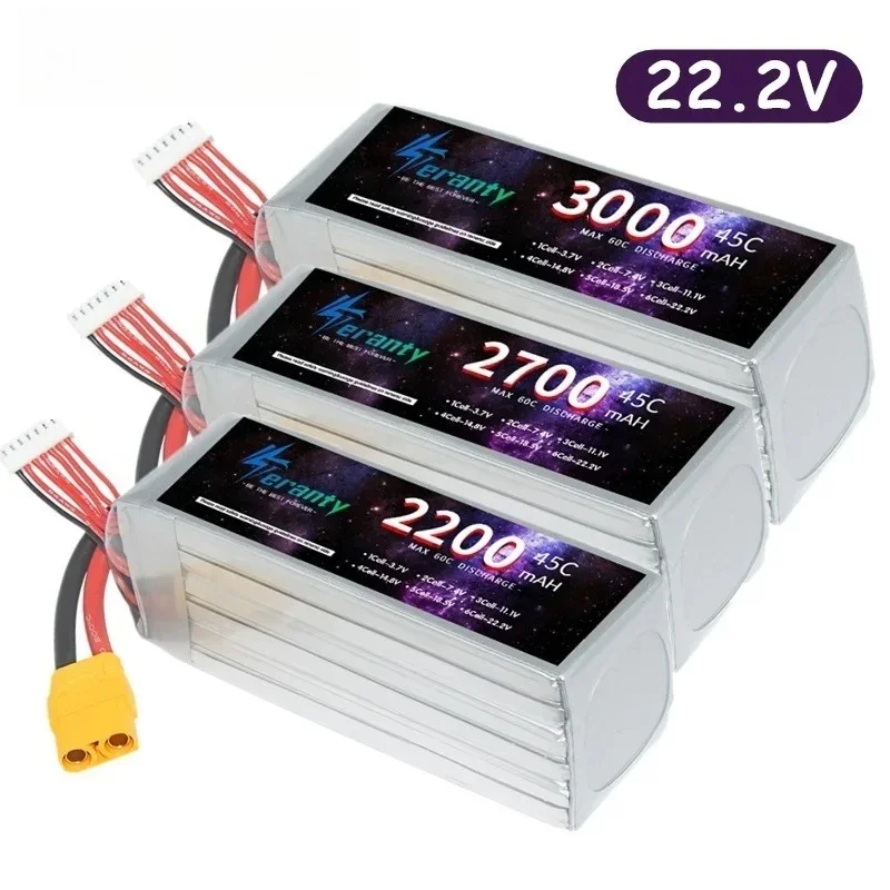 Batterie LiPo 6S 22.2V 3000mAh 45C XT90 connectée à un drone FPV, câbles rouges et noirs.