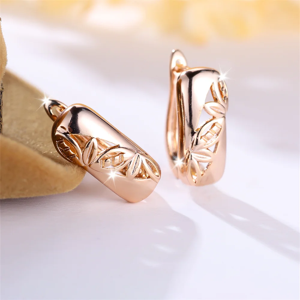 Antique Hollow Smooth Metal Leaf Hoop Earrings For Women Vintage Gold Color Ear Buckle Wedding Jewelry Engagement Party Gifts