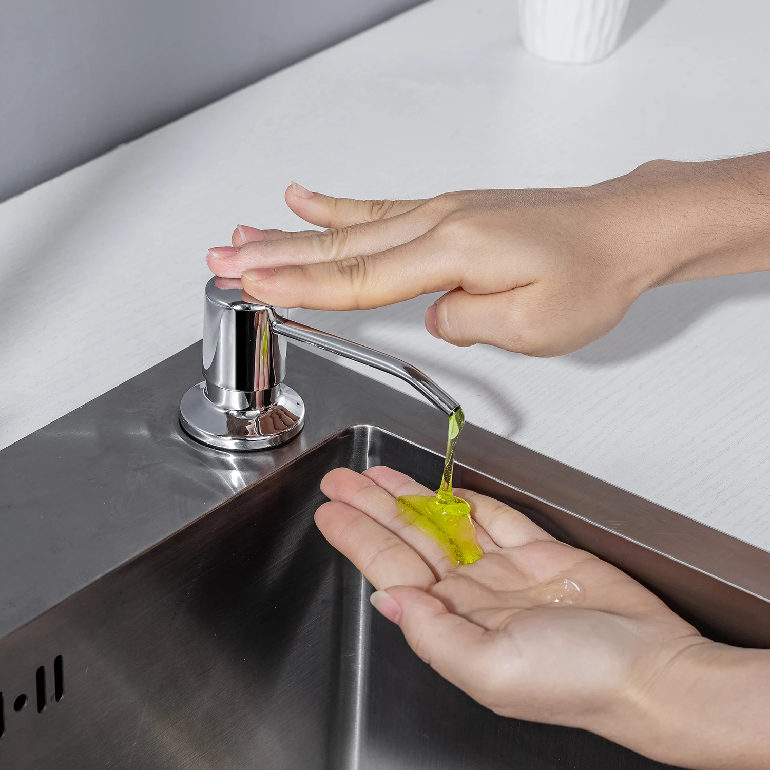 500ml Kitchen Soap Dispensers Stainless Steel Head Liquid Dispenser Soap Chrome Dispensers Bathroom Fixture Accessories