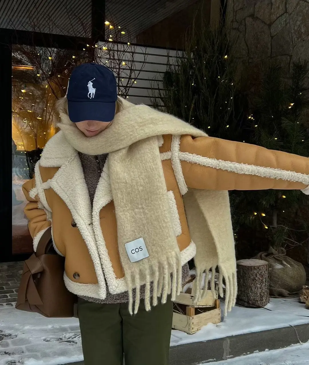 Suéter extragrande y esponjoso con solapa de PU para mujer, ropa de calle de moda con bolsillos de invierno y retazos, abrigo de lujo en contraste, nuevo