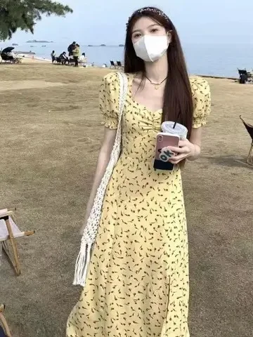 

Женское платье с коротким рукавом, V-образным вырезом и разрезом