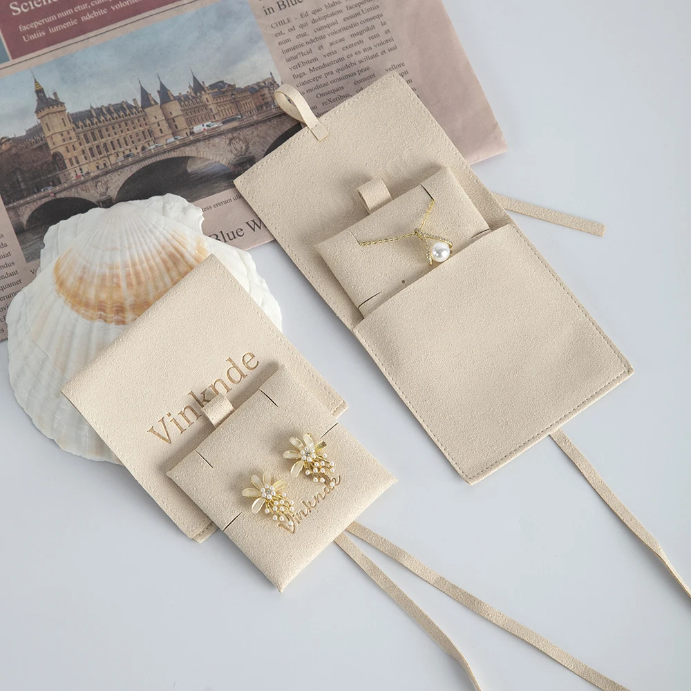 2023 Cream Jewelry Packaging Gift Bag Envelope Suede Microfiber Jewelry Pouches Jewelry Earrings Card Pouch Set with Logo Custom