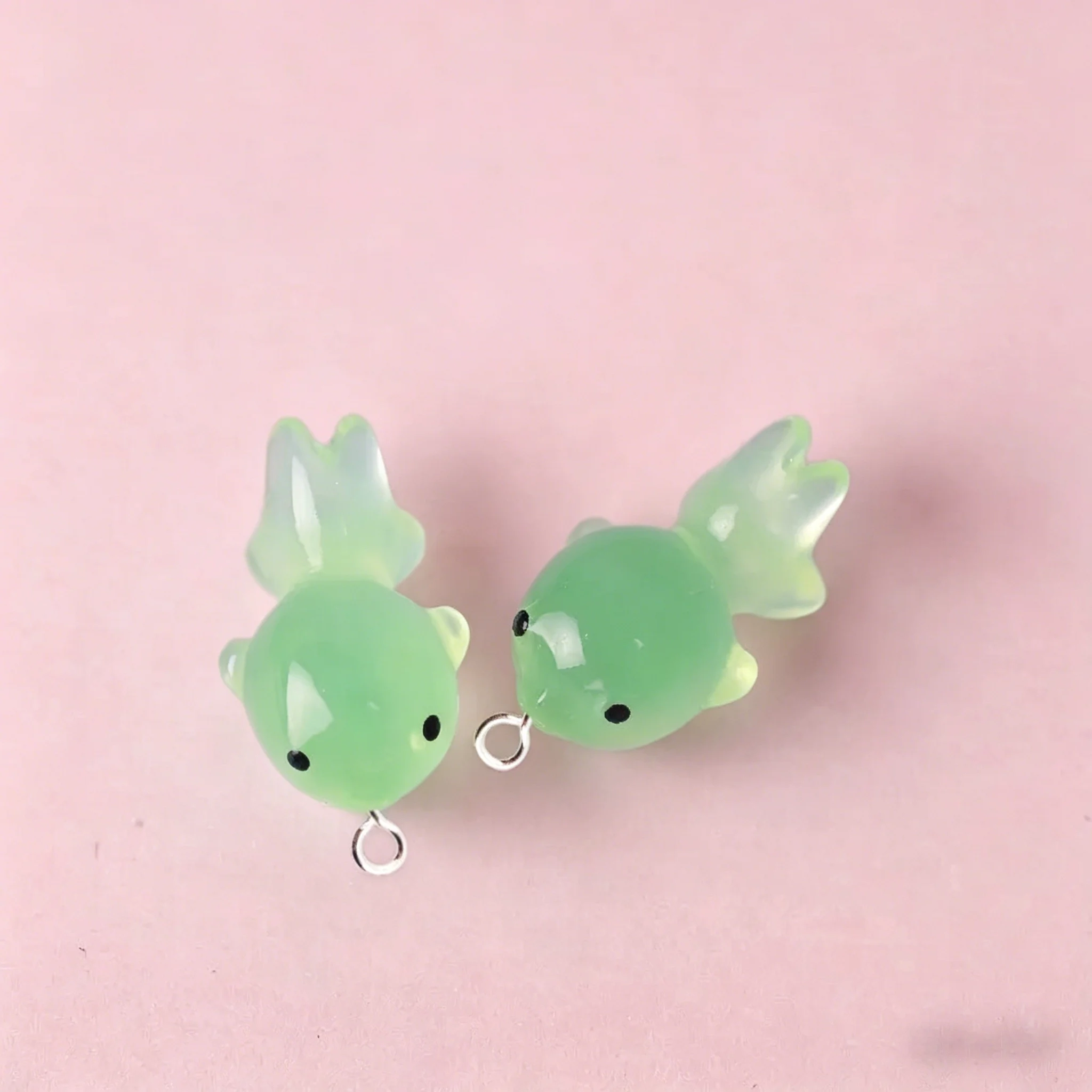 10개 3D 야광 금붕어 레진 펜던트, 귀걸이 목걸이 열쇠고리용 화려한 물고기 참
