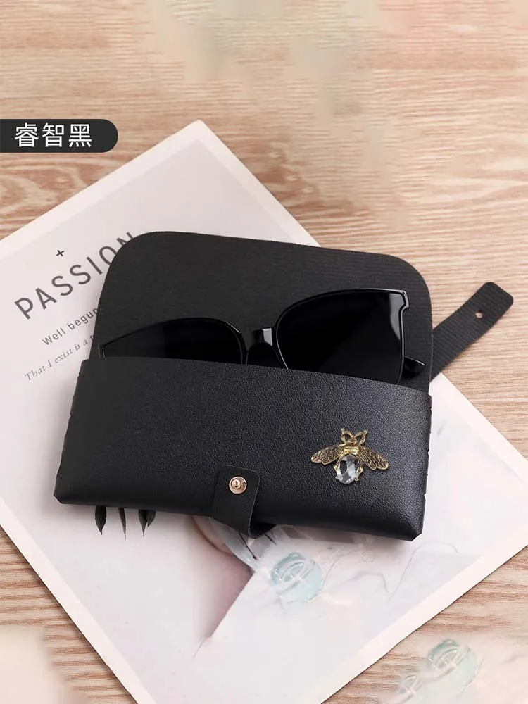 

Durable Eyewear Cases Anti-Stress High-End Look Pearl & Diamond Decor