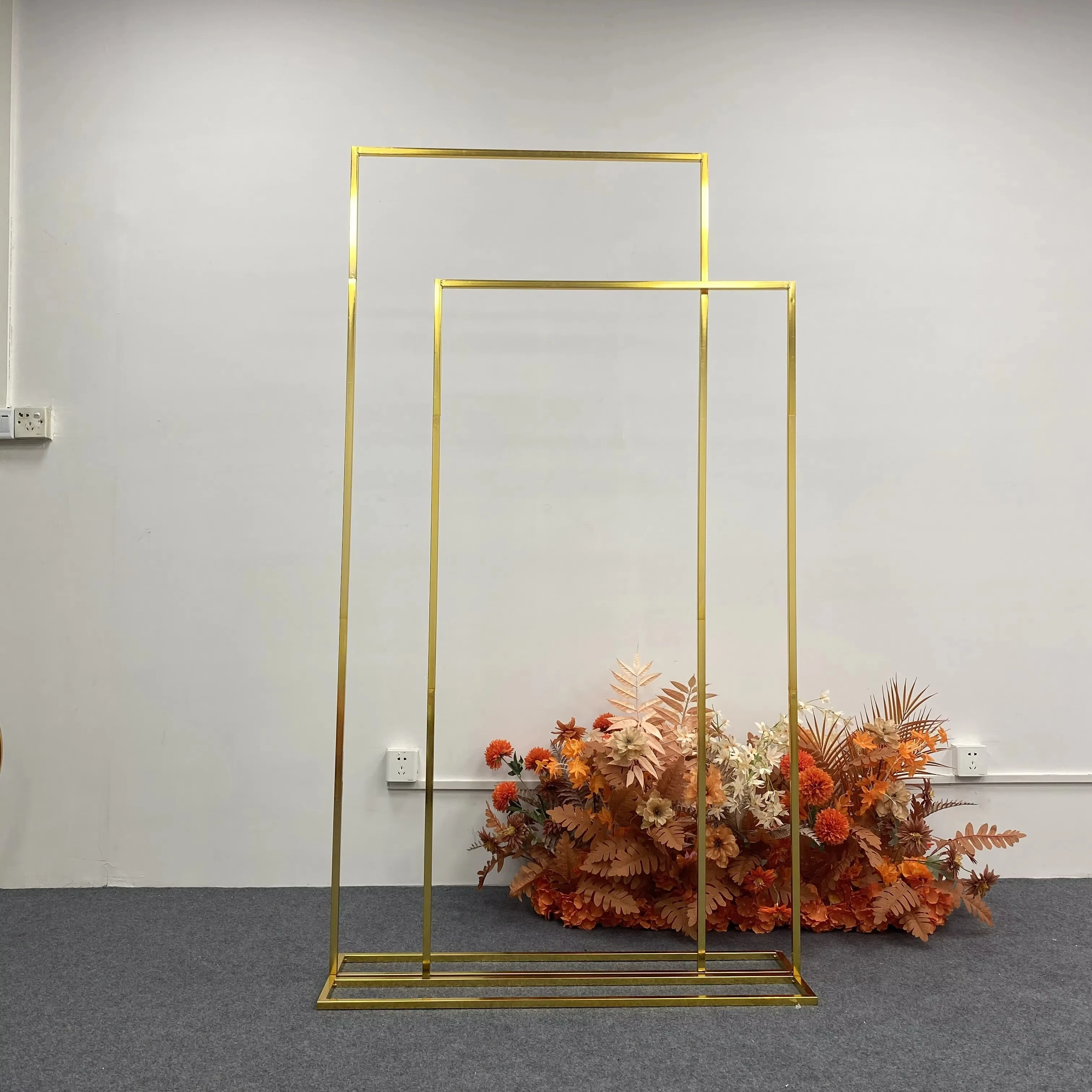 Wedding reception area sign flower stand shop display stand photography wedding decoration arch iron gold screen flower