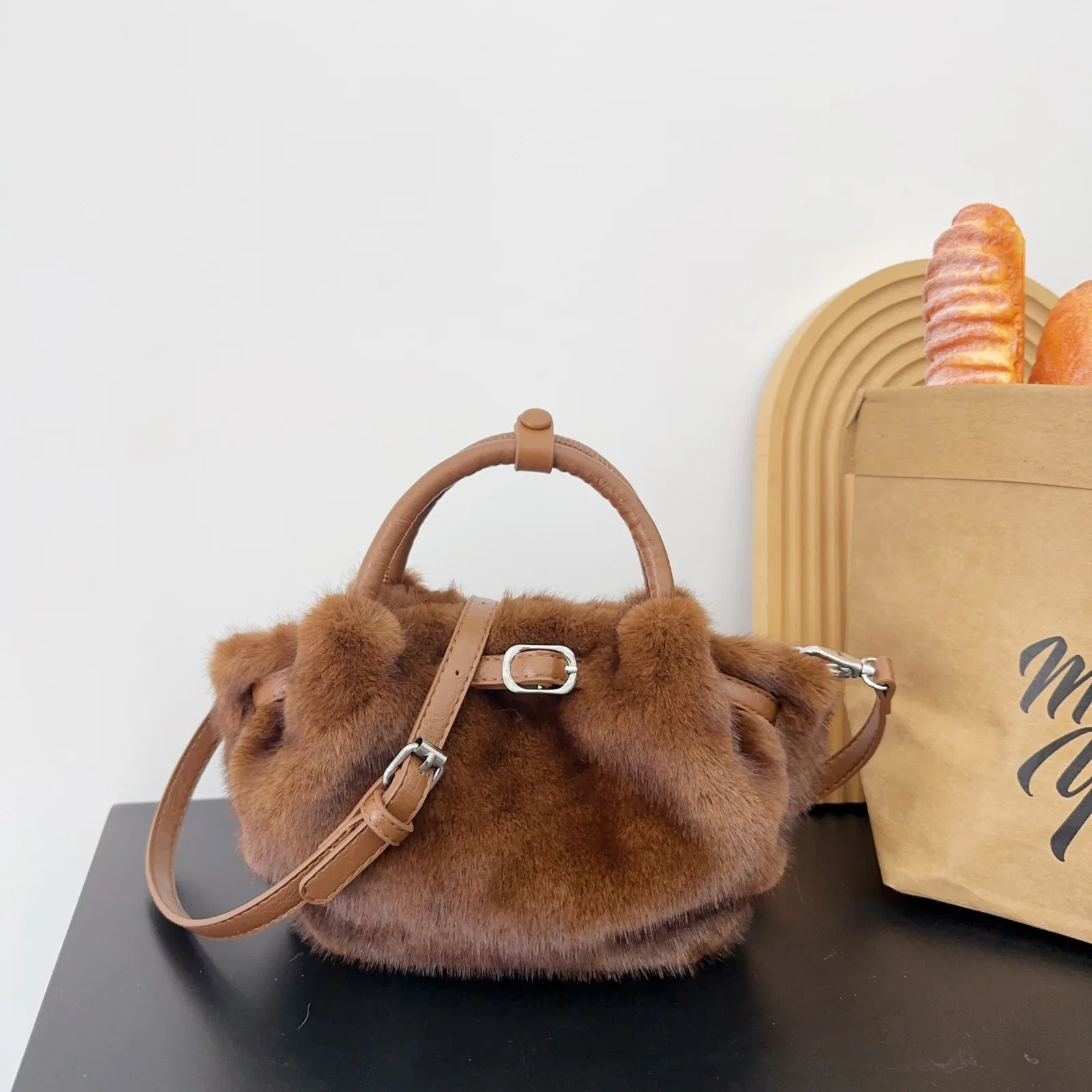 Elegant Faux Fur Women's Handbags Winter Soft Plush Ladies Shoulder Bag Furry Small Messenger Bags Solid Color Female Tote Purse