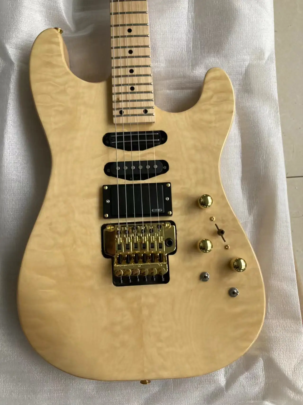 

In Stock Natural Color 6 Strings Jackson Electric Guitar Basswood Body Gold Hardware Bridge Tremolo Glossy Finish Free Delivery