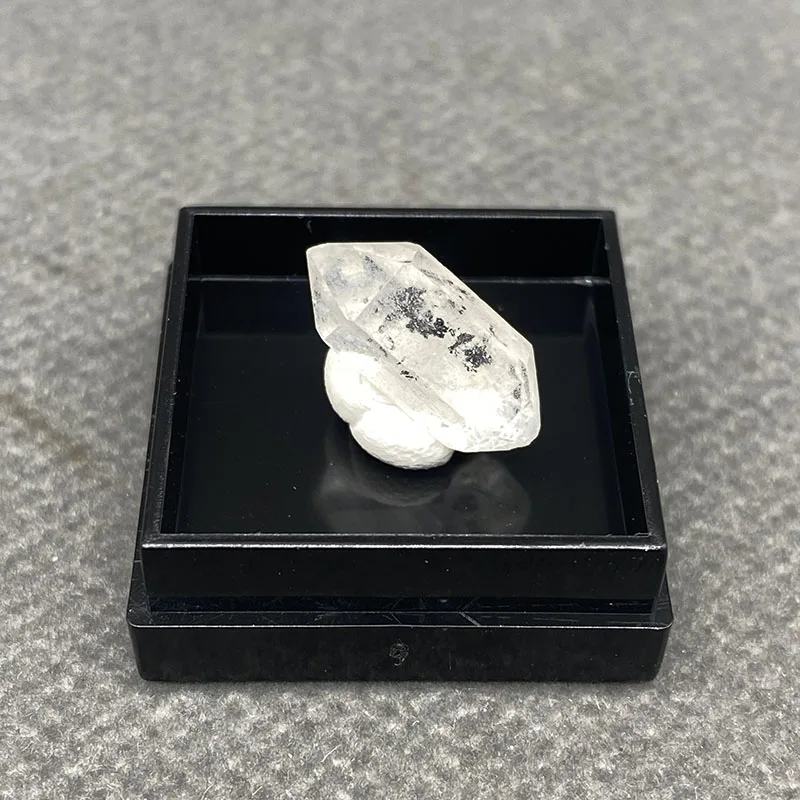 100% natural crystal diamond gemstone +Box size:27*27*25mm