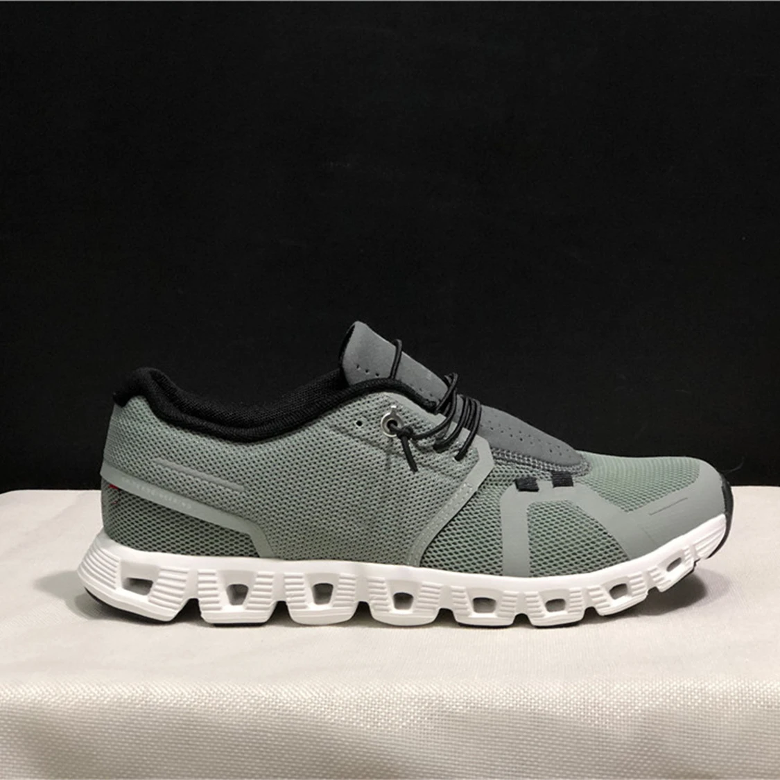

Cloud5 Casual Sneakers New Fashion Sport Shoes For Men Waterproof Comfort Women Running Shoes Non-Slip