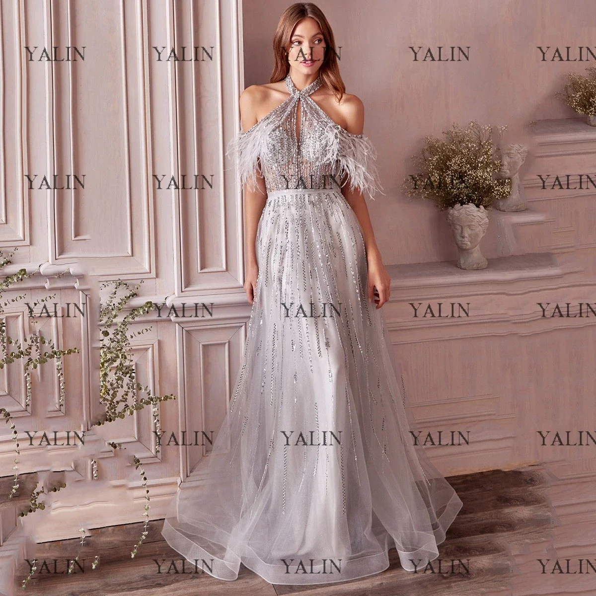 

YALIN Gogerous Halter Neck Homecoming Dresses Floor Length Feather Crystals A-Line Prom Dress Grey Tulle Evening Gowns New