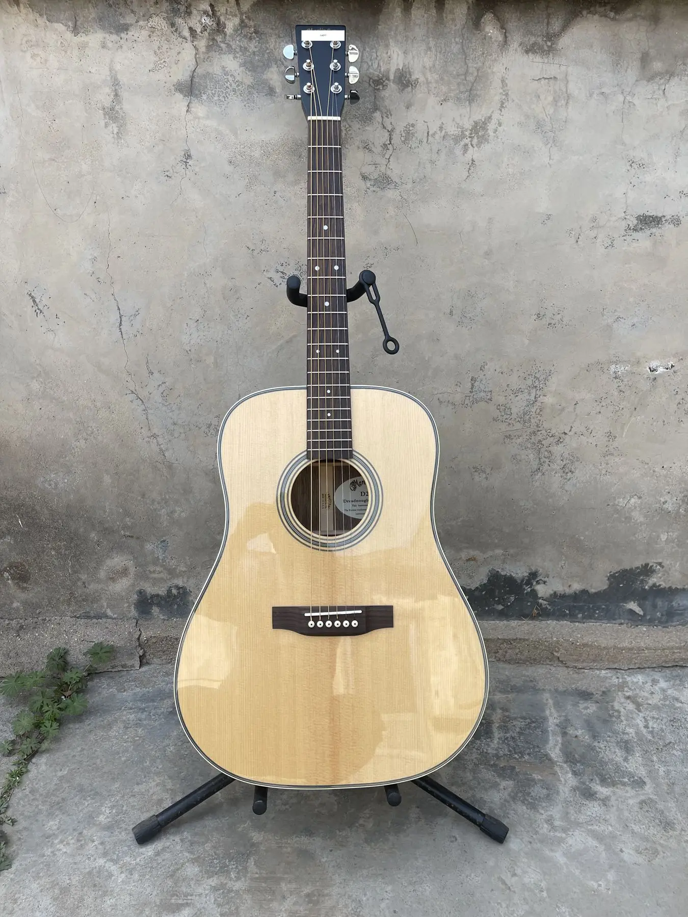 

Travel guitar, in stock, photographed in kind, of excellent quality