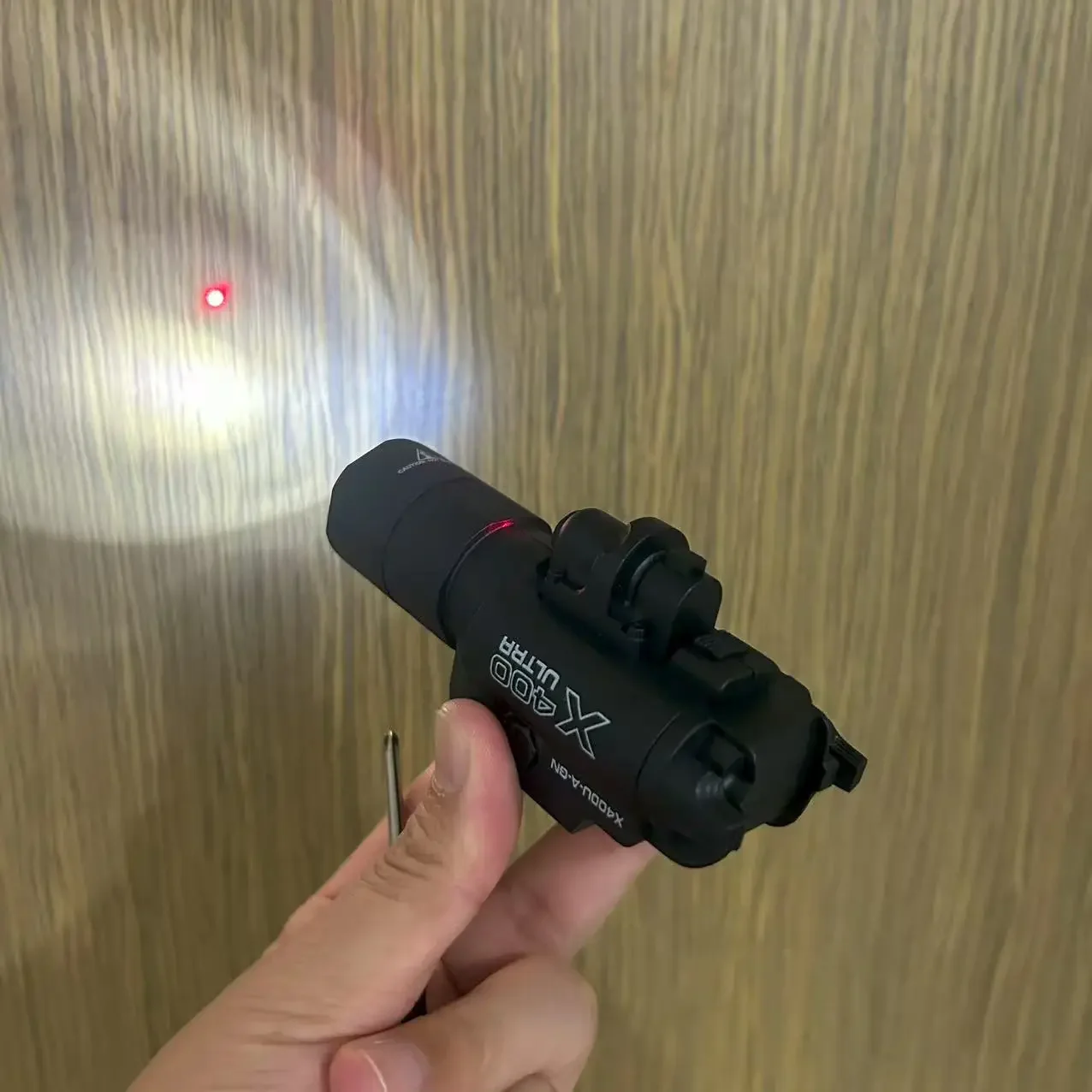 2026 Neue X400 Pistolen-Taschenlampe mit Stroboskop-Modus für Picatinny- und GL-Schienen Mini-Waffenlicht – Detail 5