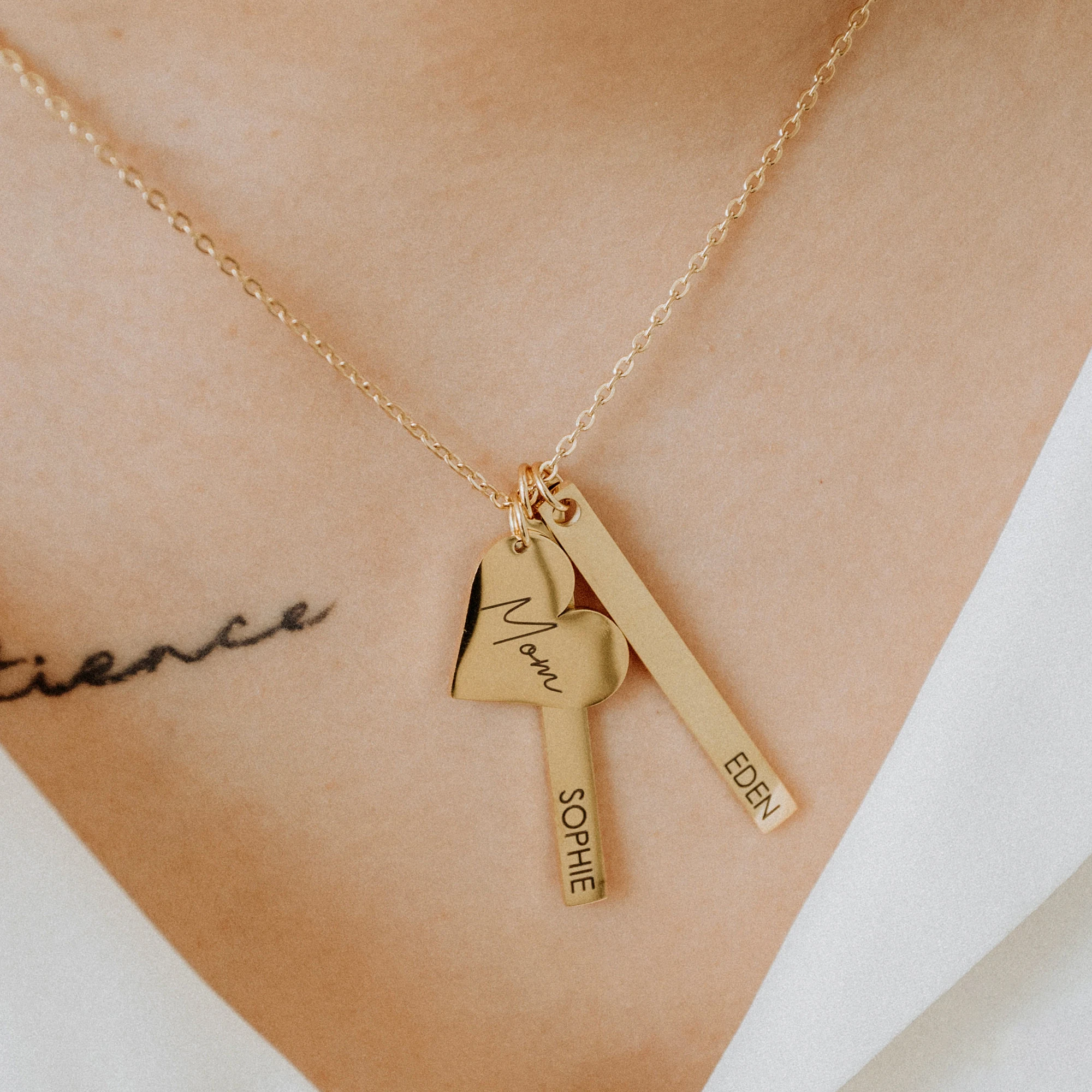 Personalized Engraved Mom Kids Name Necklace Family Initial Calligraphy Heart Jewelry Bar Custom Charm Handmade Gift