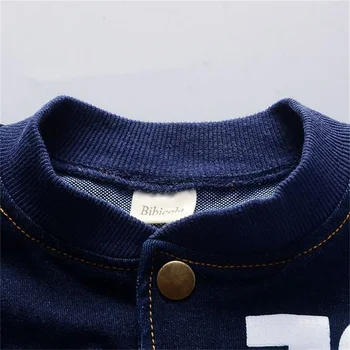 Spring and autumn toddler boy 76 decorative printed coat+elastic jeans suit fashion Joker. 2