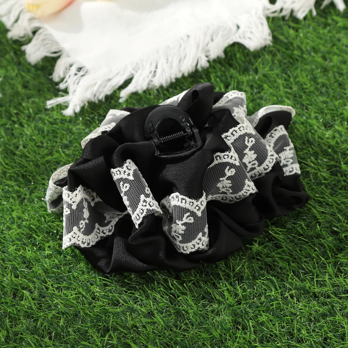 Large Lace Hair Claw For Women French Temperament Hairpin Hair Crab Clips Fashion Sweet Hair Clip Claw Headwear Hair Accessories