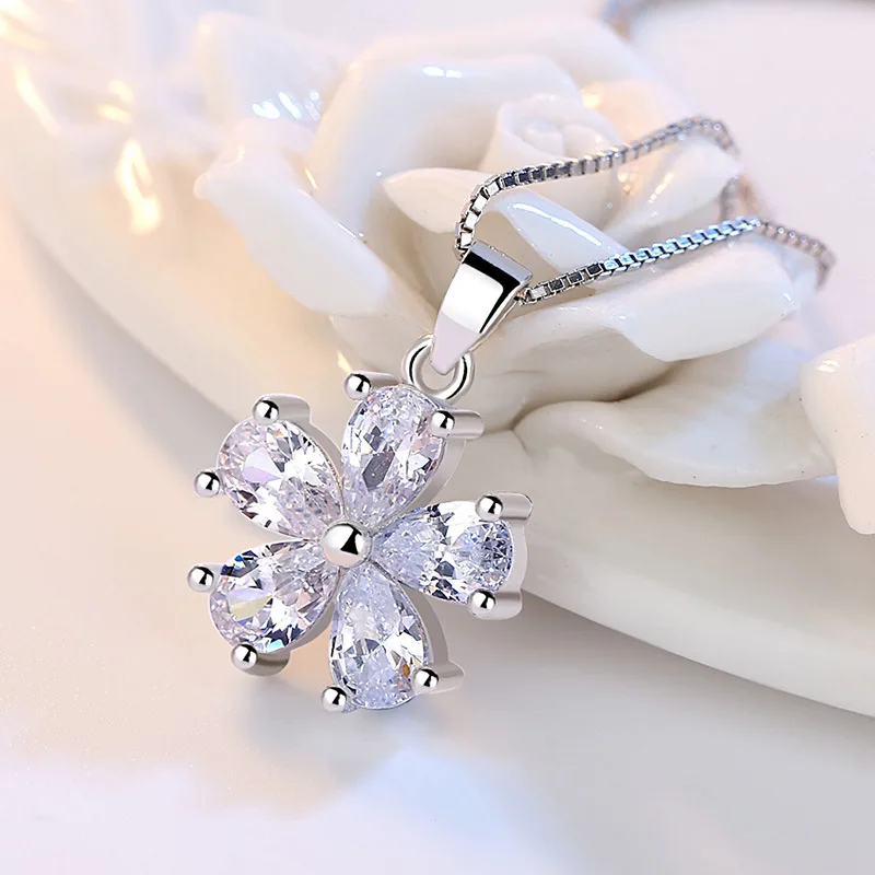 925 Silver Necklace with Zircons - Detail