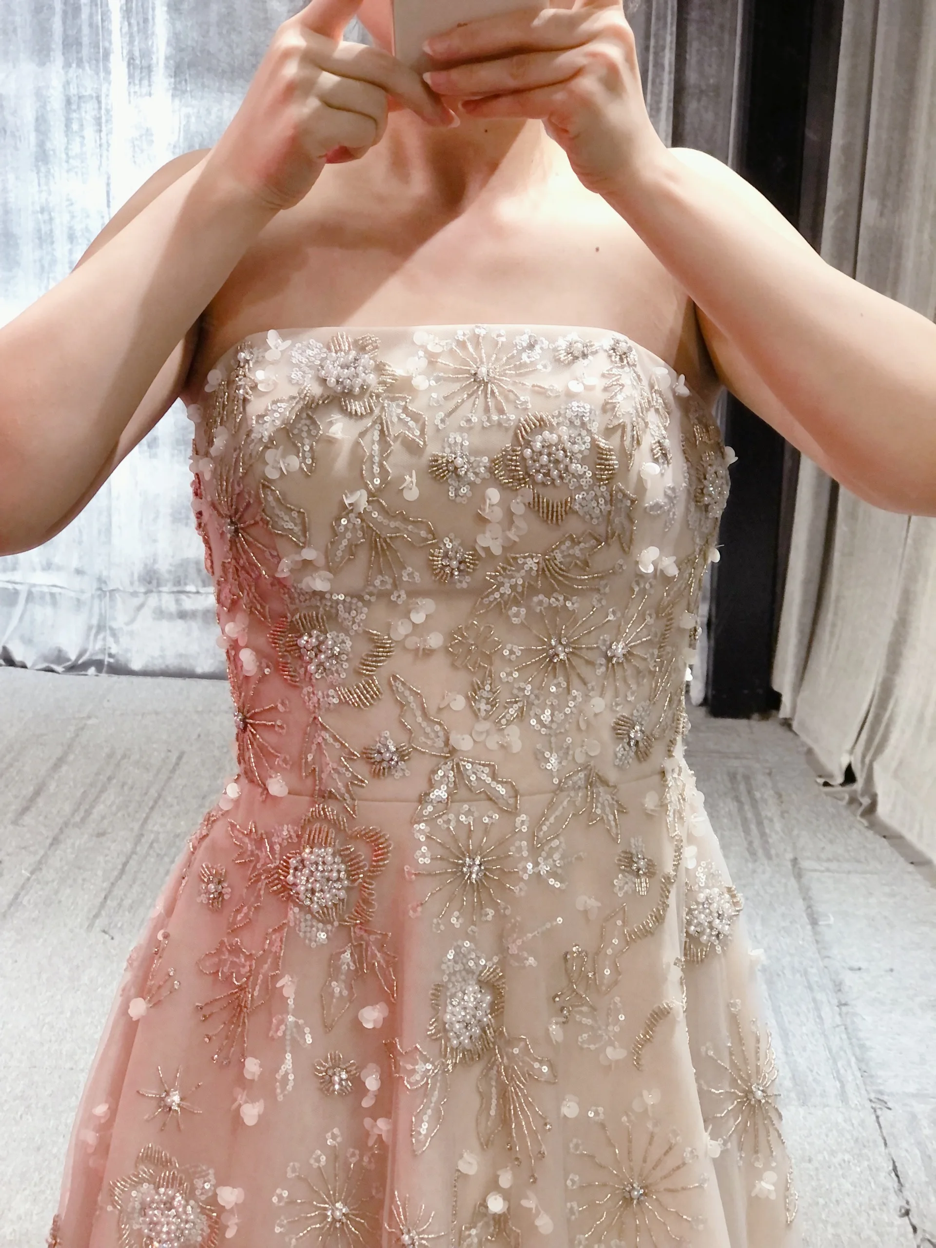 Рисунок 6 - Вечернее платье цвета шампанского