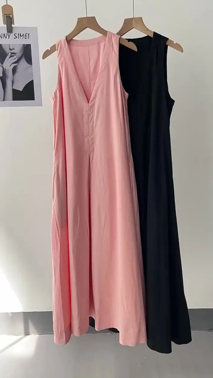 Женское платье-майка трапециевидной формы с v-образным вырезом без рукавов