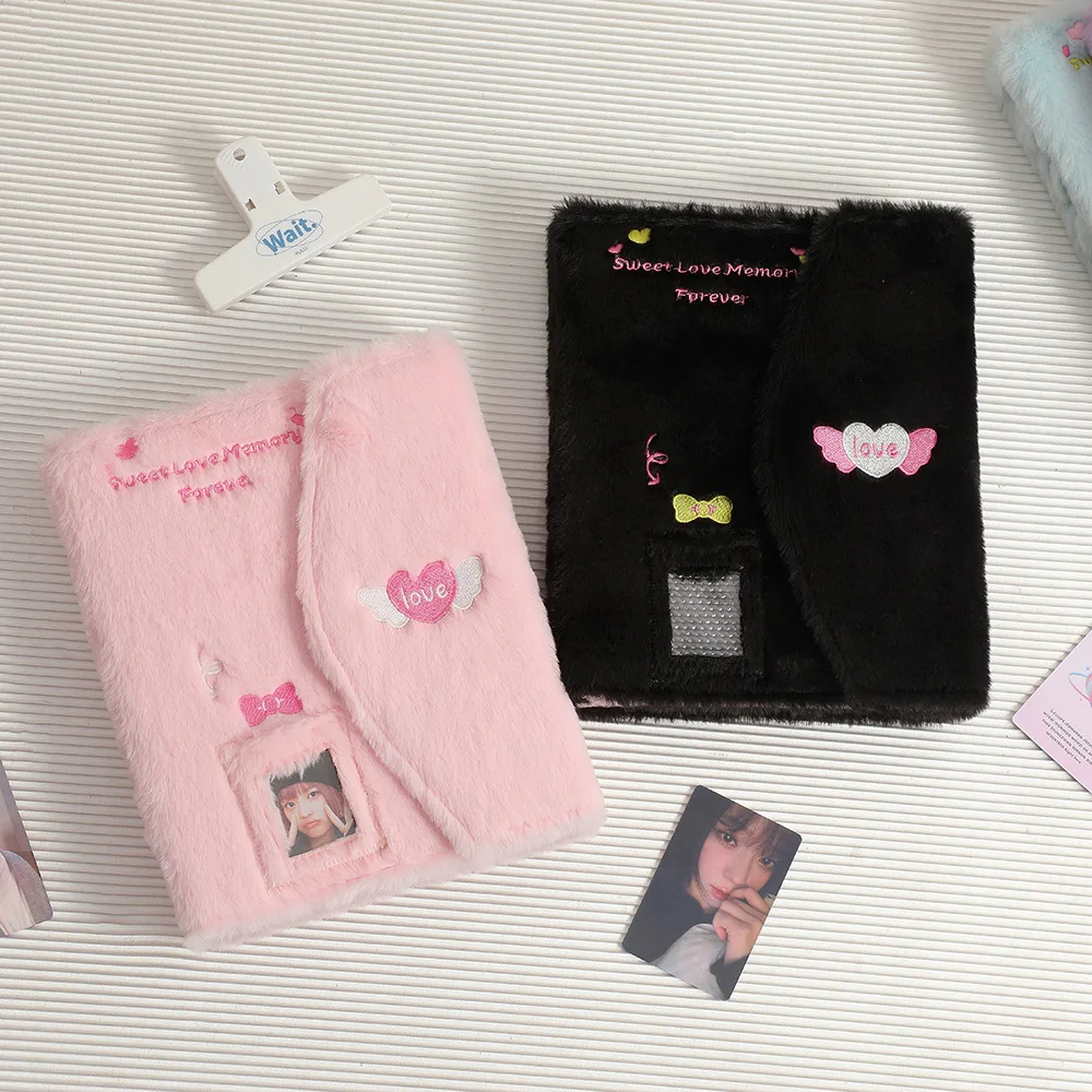 WAYUTO Album fotografico in peluche Kpop con 20 pagine interne 5,1 x 7,6 cm, grazioso album fotografico formato A6, 4 tasche staccabili, porta carte Kpop Star, marrone