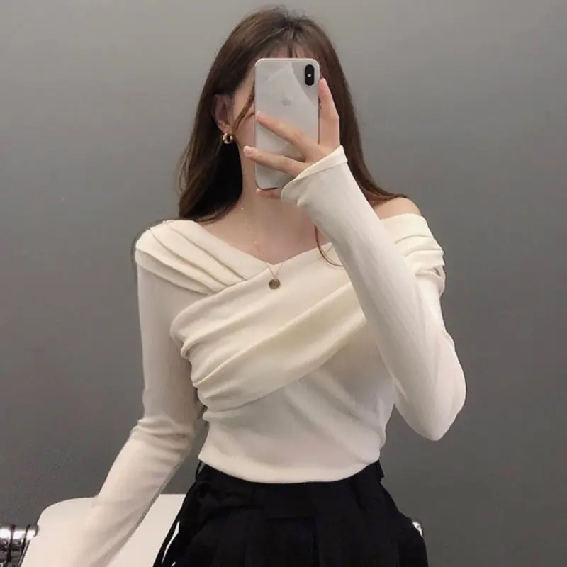 Long Sleeved T-shirt for Women's Spring and Autumn New Slim Fit and Slimming Temperament Slanted Collar One Shoulder Bottom Top spring autumn fashion new temperament all match slim pullover striped stitching t shirt women s long sleeved bottoming shirt