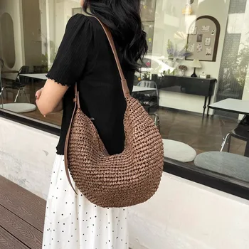 Grass Woven Shoulder Bag with Contrasting Colors Casual and Simple Crossbody Bag Large Capacity Underarm Handbag for Commuting