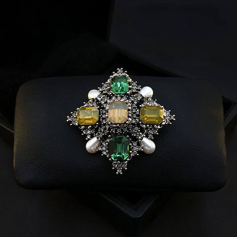 Exquisite Retro Brooch High-End Heavy Industry Handmade Brooch Pin Suit Coat Accessories Women Scarf Buckle Rhinestone Jewelry